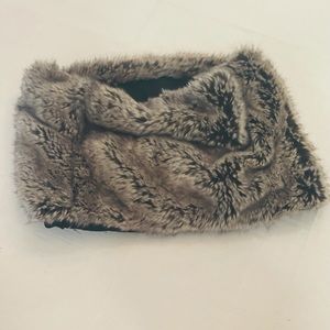 INDIGO infinity faux fur scarf